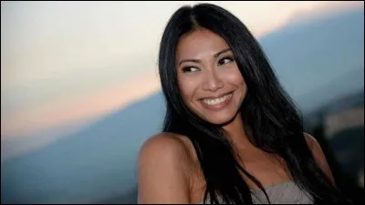 De quel désert la chanteuse Anguun chante-t-elle la neige ?