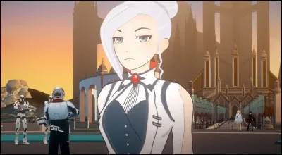 Comment s'appelle la sur aînée de Weiss ?