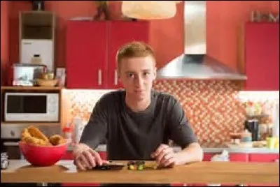 Comment s'appelle celui qui pense qu'il est précoce ?