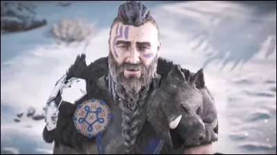 Comment s'appelle le père adoptif d'Aloy ?