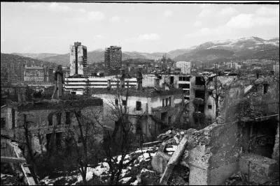 Plus près de nous, le siège de Sarajevo a duré d'avril 1992 à octobre 1995. Qui assiégeait Sarajevo ?