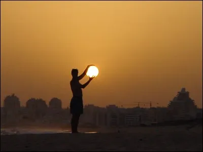 Qui chante "Il est mort le soleil" en 1970 ?