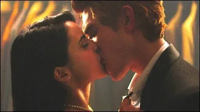 Comment s'appelle le jeu dans lequel Veronica et Archie s'embrassent pour la 1ère fois ?