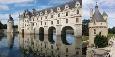 Petit dialogue : 
- Regarde sur la carte, il y a un pont, on pourrait traverser cette rivière à cet endroit !
- Non, ce n'est pas possible ! Ce n'est pas un pont !
- Tu es sûr ?
- Tout à fait !
De quel lieu parlent-ils ?