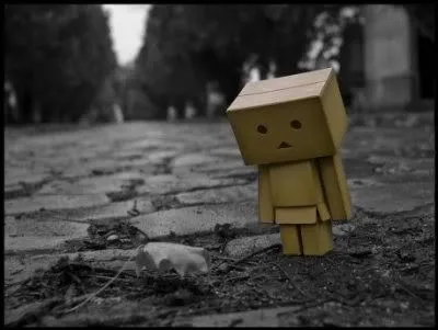 Qui reçoit en cadeau un petit robot nommé Nono ?