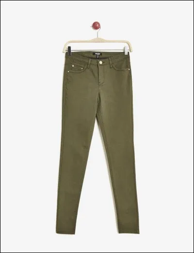 Complétez : "Ce pantalon est beaucoup trop... !".