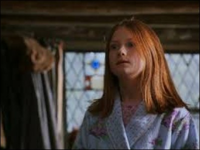 Comment réagit Ginny quand elle voit Harry Potter pour la première fois ?