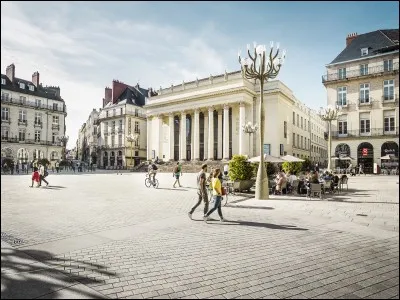 Quelle est la ville la plus éloignée de Nantes ?