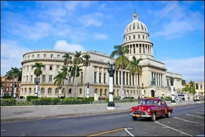 Dans quelle capitale se trouve ce monument, repère très important pour le pays ?