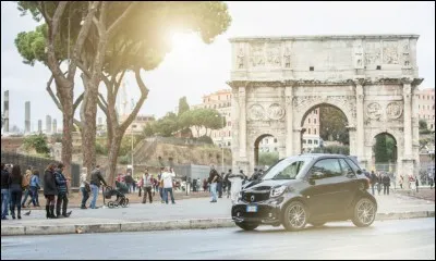 Dans quelle ville du sud de l'Europe se trouve ce bel arc de triomphe qui n'est pas sur les Champs Élysées ?