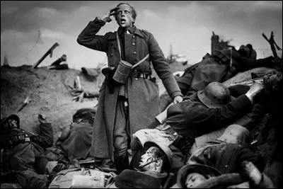 Quel est le titre français de ce film allemand de 1930 montrant l'horreur de la guerre à travers la vie au front de quatre soldats allemands ?
