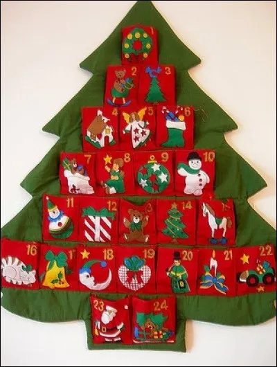 Que voit-on sur la poche 18 de ce calendrier en forme de sapin ?