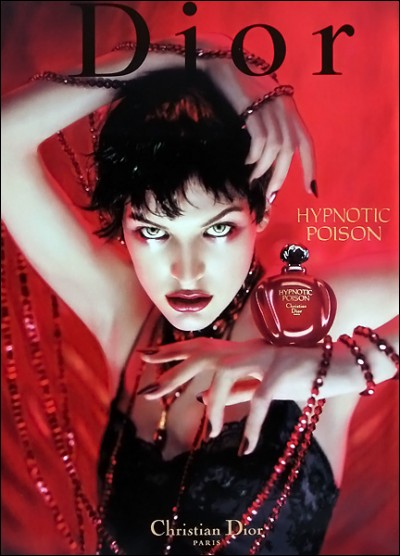 Milla Jovovich prête son image pour « Hypnotic Poison ». Découverte par Luc Besson (son futur mari) en 1997, il lui confie le rôle de Leeloo dans « Le cinquième élément ». Quel était son partenaire masculin dans ce film ?