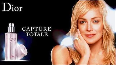 Cette actrice vous capture certainement par son charisme. Elle nous avait déjà envoûtés dans le film de Paul Verhoeven « Basic instinct ». Quel est son nom ?