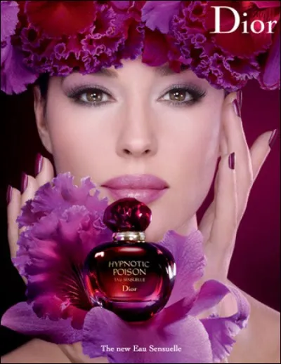 En 2011, Mélanie Laurent pose pour « Hypnotic Poison ». Cette année-là, elle tient le rôle principal dans le film de Jérôme Le Gris « Requiem pour une tueuse ». Dans ce film, celle-ci à un amour inconditionnel pour un art. Lequel ?