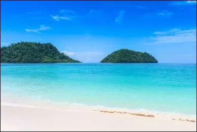 Dans quel pays se situe la plage isolée "Koh Adang" ?