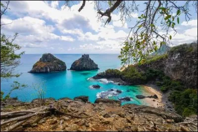 Dans quel pays se situe la plage isolée "Sancho" ?