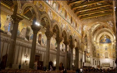 Cette basilique du XIIe siècle, près de Palerme, est remarquable pour son cloître et ses mosaïques. Où se trouve-t-elle ?