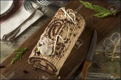 Traditionnellement, par quoi un repas de Noël se finit-il ?