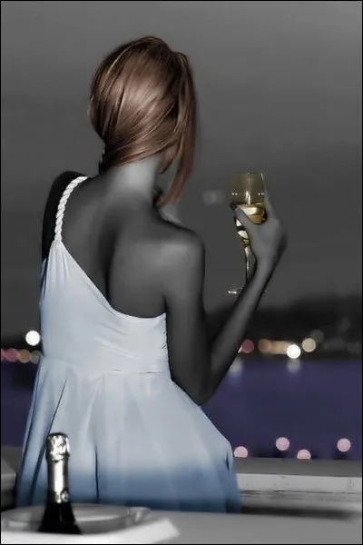 Qui chantait "Ce soir je t'emmène, on va faire la fête tous les deux, la fête charnelle avec les plus belles" ?