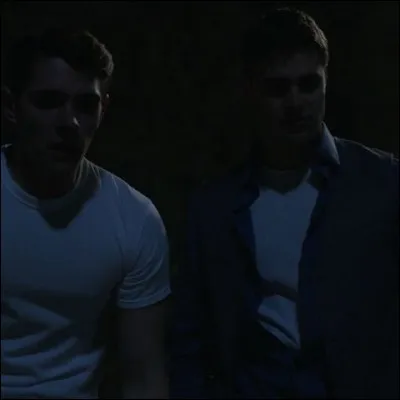 Que trouvent Kevin et Moose en allant à la rivière un soir ?