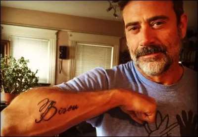 Quel acteur joue le rôle de Negan ?