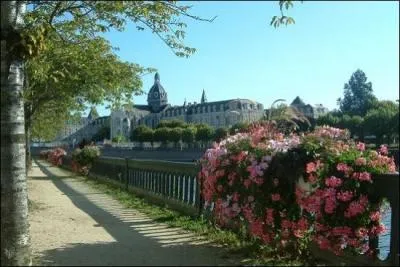 Comment appelle-t-on les habitants de Chteau-Gontier dans la Mayenne ?
