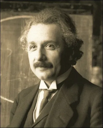 À quelle date Albert Einstein a publié ses travaux sur la relativité restreinte ?