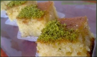 Enfin, les « basboussas » aux pistaches, avec une plaque de beurre fondu ! De quel pays nous viennent-elles ?