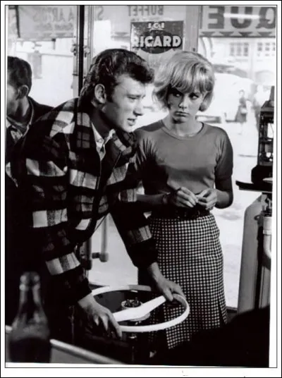 On retrouve la chanson qu'il chantait en 1964 :