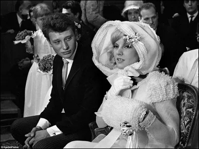 Lors du mariage de Sylvie et Johnny, qui ne fit pas partie de leurs témoins ?