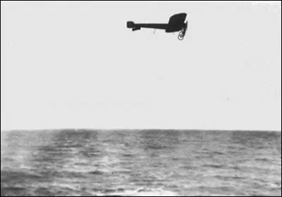 Louis Blériot réussit la première traversée de la Manche en avion. Le Tsar Nicolas II vient à Cherbourg rencontrer le président français Armand Fallières pour conforter l'alliance militaire. De quelle année s'agit-il ?