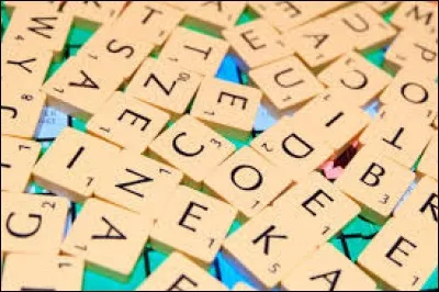 Il existe trois championnats du monde de Scrabble : l'anglophone, le francophone et...
