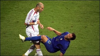 En quelle année Zinédine Zidane a-t-il donné un coup de boule à Marco Materazzi ?