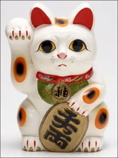 Pour les Japonais, que symbolise ce chat avec sa patte droite levée ?