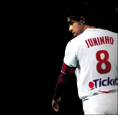 Combien de buts Juninho a-t-il marqué ?