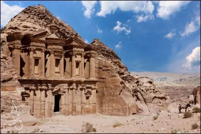 Quel est ce grand site, antique cité des Nabatéens et premier pôle touristique de Jordanie ?