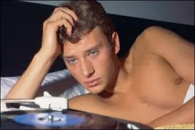 En 1962, Johnny Hallyday reprend le tube ''Diana'' en anglais ! Quel chanteur avait créé cette chanson dans les années 50 ?