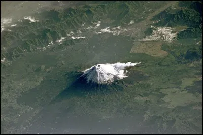 Dire ou écrire "le mont Fujiyama", c'est comme si l'on disait "le mont mont Blanc". Comment devrait-on le transcrire, au mieux ?