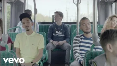 Qui a co-composé le titre "Dommage" ?