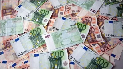 Quel est son salaire mensuel ?