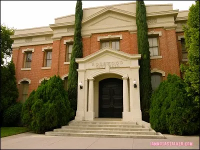 Où sont rassemblés les élèves lorsqu'il y a une tempête ? (là où ils vont faire leur examen)