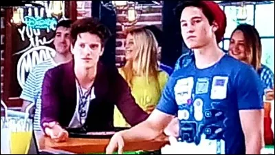 Qui a découvert que c'est Ambre qui a mis feu à la piste du Jam & Roller ?