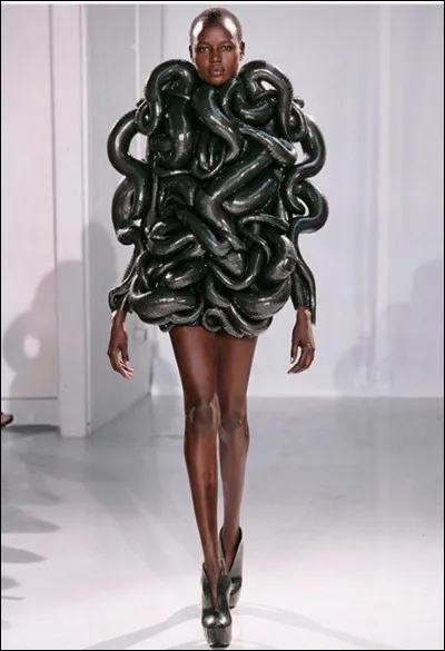 Ce 'dernier' est à la mode.