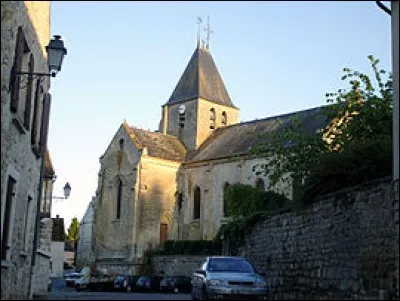 Allons en Île-de-France, dans cette commune du Vexin qui compte deux monuments historiques et sûrement des coutumes. Quel est son nom ?