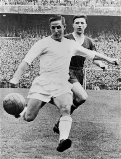 Il est, en 1958, le premier Français à recevoir le ballon d'or. Qui est-ce?