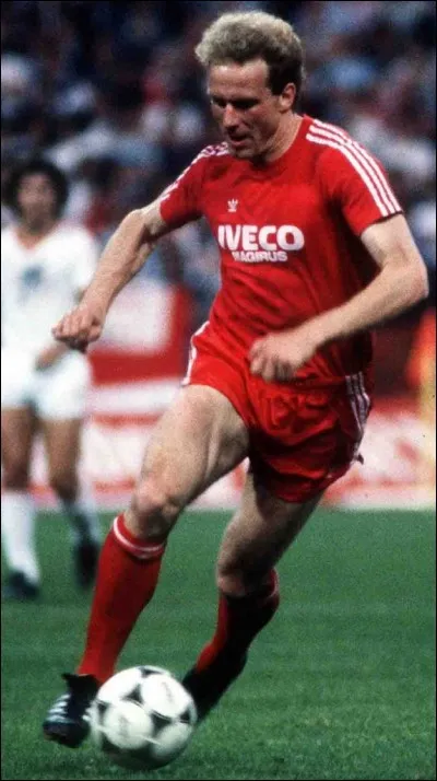 Quelle est la particularité du podium de 1981, année où Karl-Heinz Rummenigge reçoit le ballon d'or ?