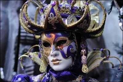 Ce masque est traditionnel de quel festival ?