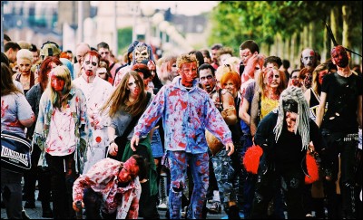 L'invasion a commencé et les zombies hantent votre ville. Que choisissez-vous ?