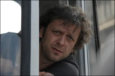 Que faites-vous si vous voyez un inconnu devant vous ?